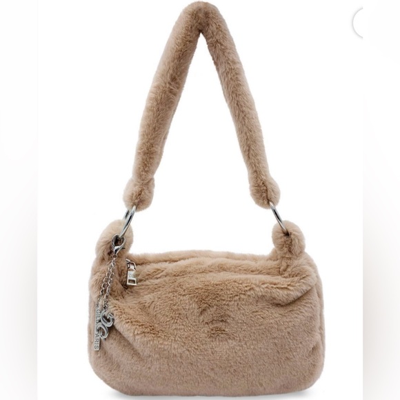 Gilda Paris Handbags - NWT Gilda Paris Faux Fur Shoulder Bag – Tan
Valentine’s Day Sale